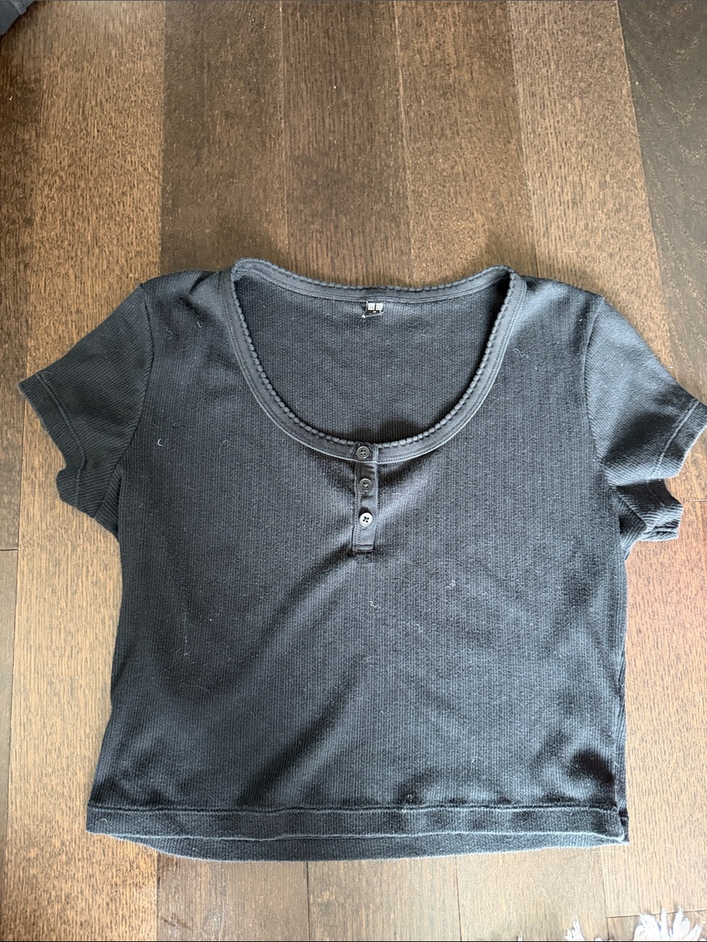 Uniqlo Black Women's Short Sleeve Ribbed Henley Crop Top